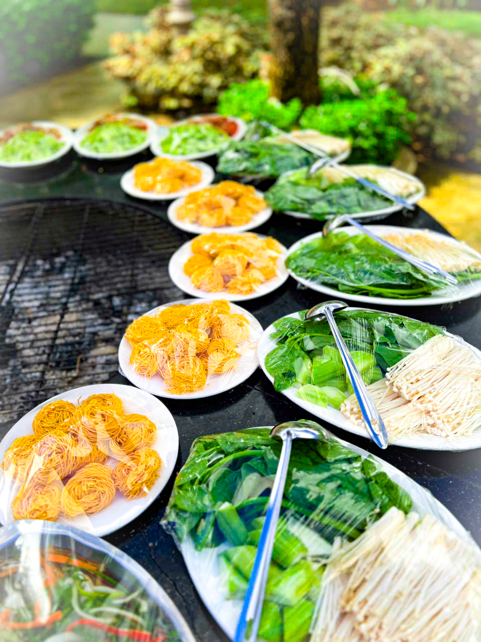 Tiệc 5 bàn họp mặt gia đình chị Danh tại Chung cư Celadon Tân Phú – Flash Food Flash Food phục vụ tiệc 5 bàn ấm cúng cho gia đình chị Danh tại Chung cư Celadon Tân Phú với thực đơn đặc sắc: gỏi ngó sen, gà bó xôi, bò né, cá chẽm hấp và lẩu bao tử hầm tiêu.